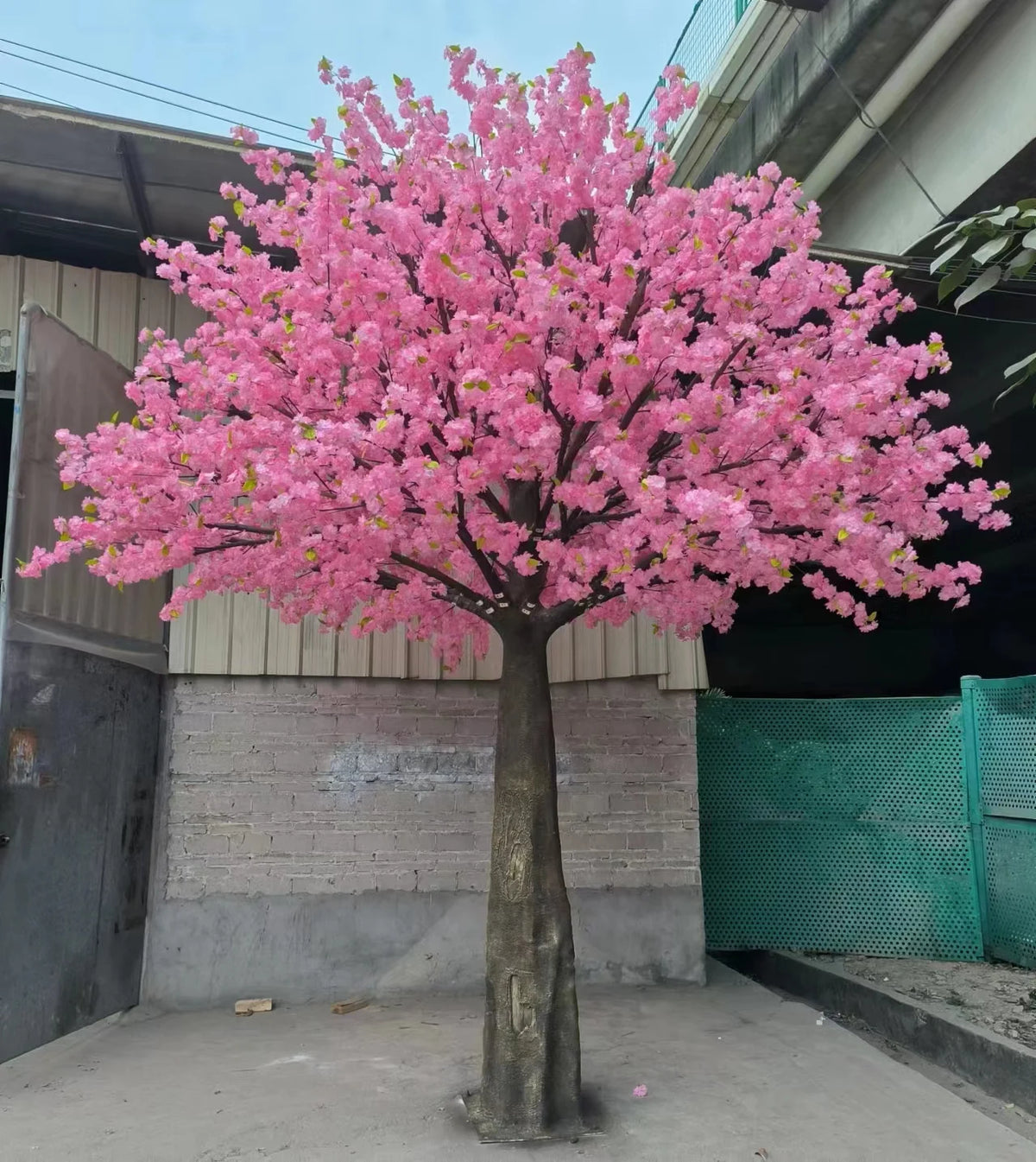 Künstlicher Sakura Kirschblütenbaum, lebensechte rosa Blüten, für Innen- und Außenbereich – Faux Natural