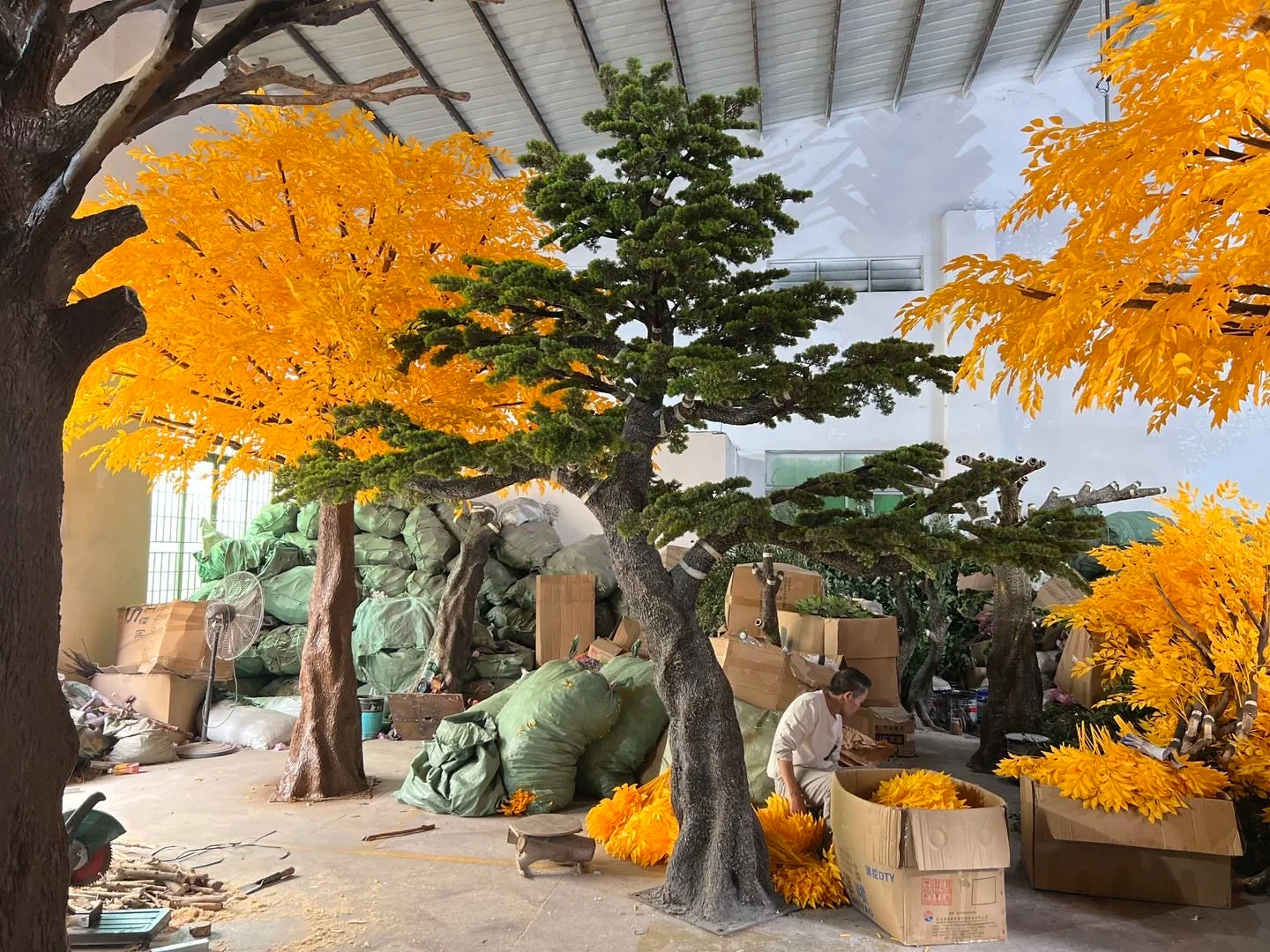 Artificial Pine Tree Textured Fiberglass Trunk Hotel Lobby