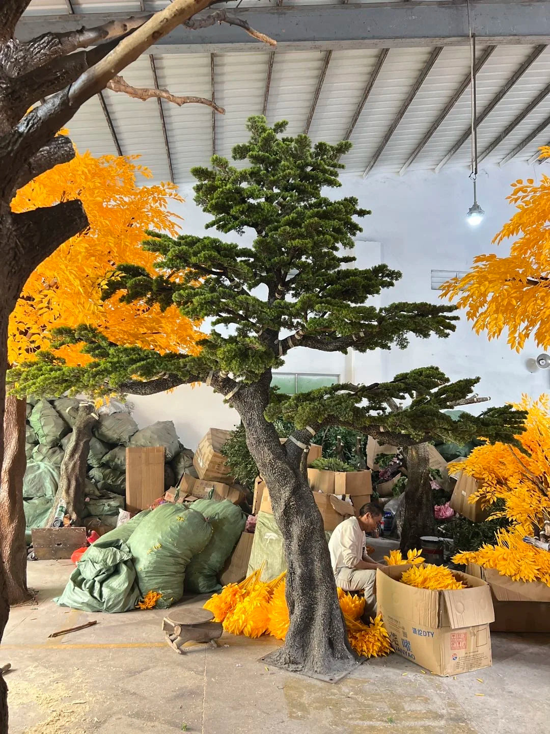 Artificial Pine Tree Textured Fiberglass Trunk Hotel Lobby