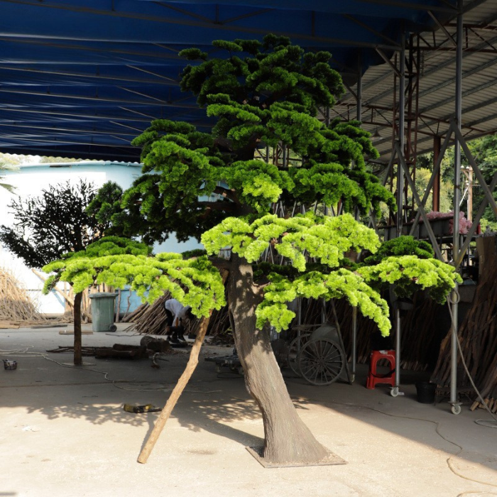 Artificial Welcoming Pine Tree 10ft Hotel Lobby Display