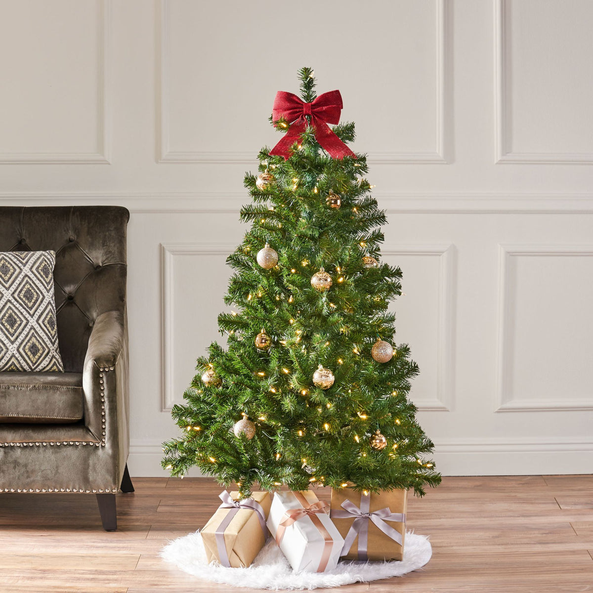 Hinged Christmas Tree with Clear Lights for Commercial Displays