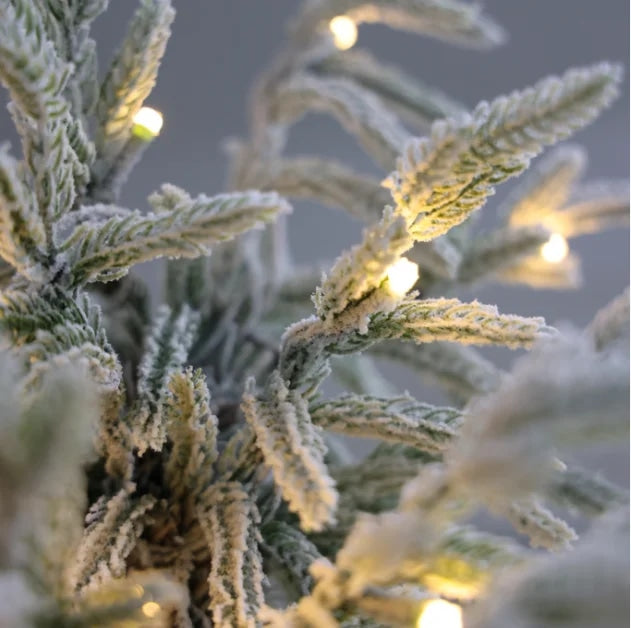 King Flock Artificial Christmas Tree with Pine Cones and Warm White Lights