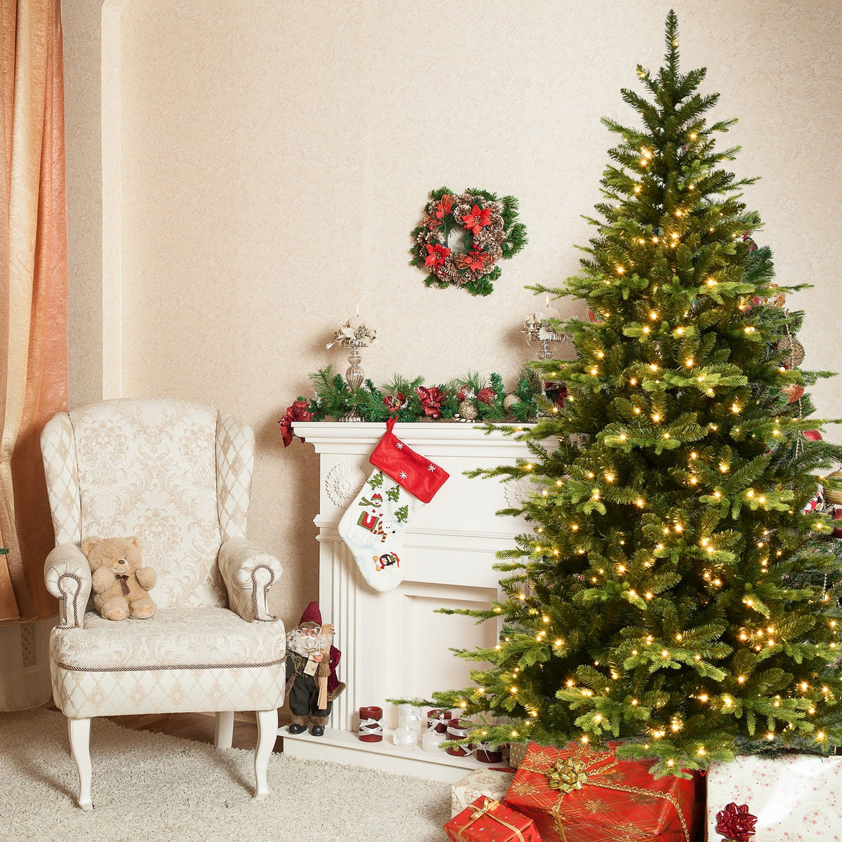 Norway Spruce Artificial Christmas Tree with Two-Tone Green Tips