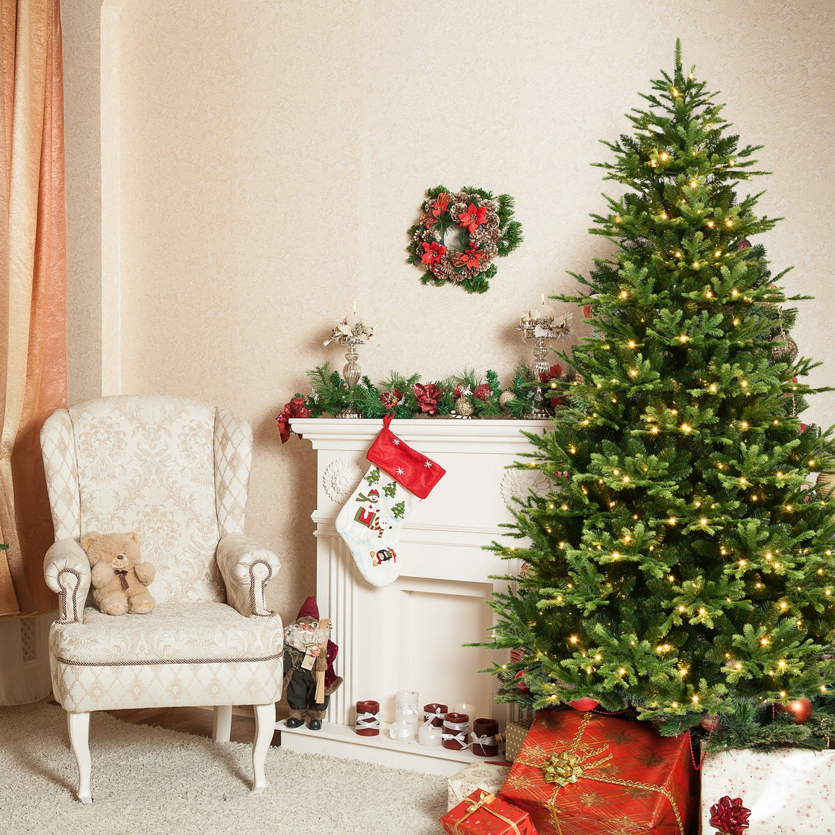 Fraser Fir Artificial Christmas Tree with Dense Deep Green Branches