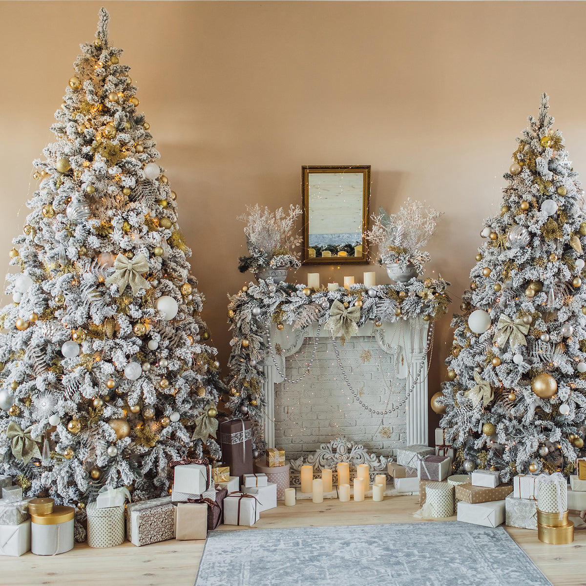 Snow Flocked Green Artificial Christmas Tree with Dense White Frosted Branches
